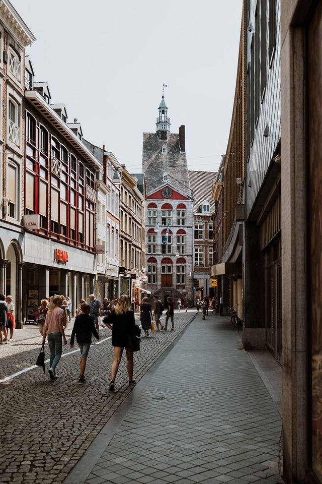 Bilzen → Maastricht